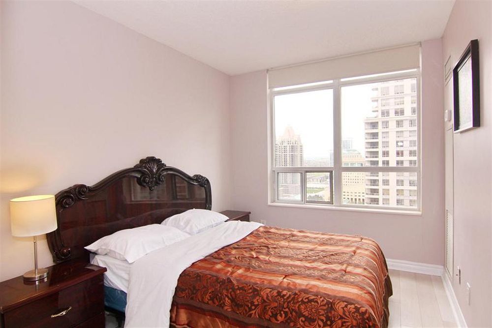 Executive Stay At Ovation Square One Mississauga Exterior photo