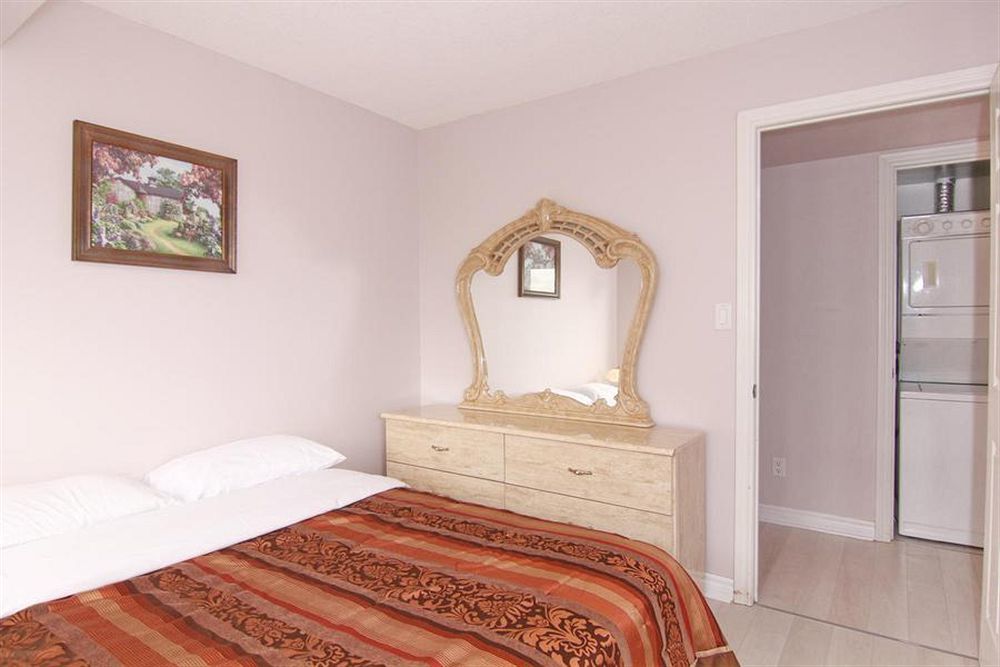 Executive Stay At Ovation Square One Mississauga Exterior photo