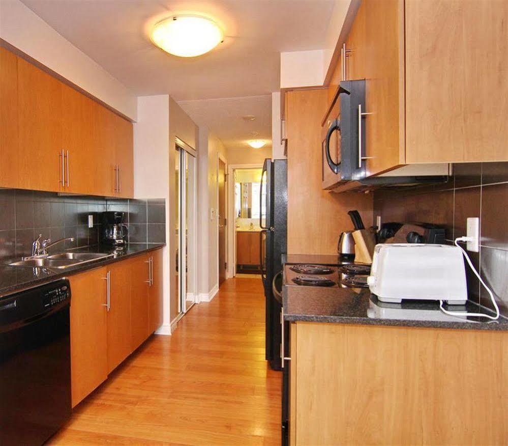 Executive Stay At Ovation Square One Mississauga Exterior photo